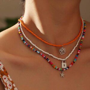 ترند گردنبندهای رنگی و مرواریدی در تابستانی